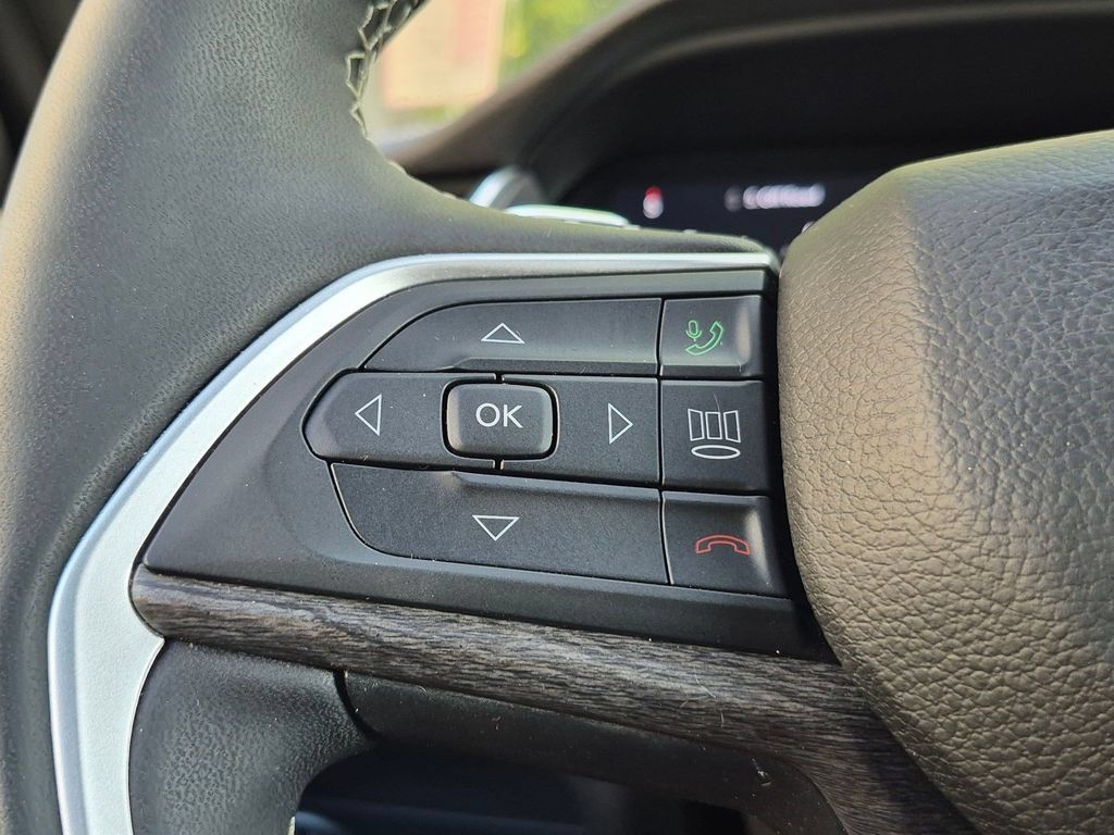 Used 2024 Jeep Grand Cherokee L Limited AWD/4WD image 12