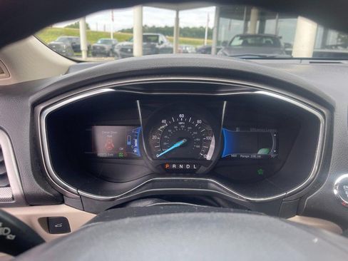 Used 2017 Ford Fusion SE FWD image 23