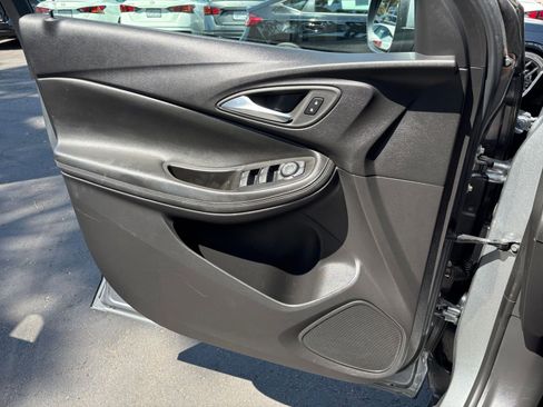 Used 2025 Buick Encore GX Preferred AWD/4WD image 18