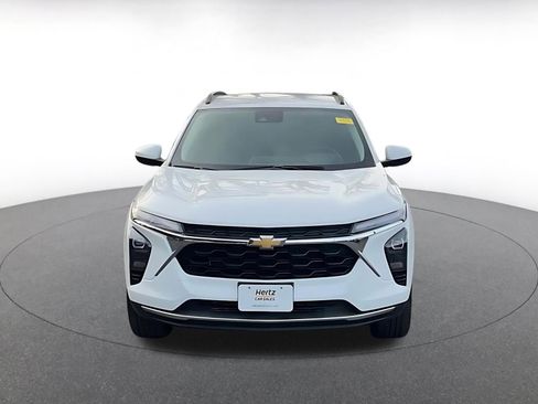 Used 2025 Chevrolet Trax LT w/ LT Convenience Package image 4
