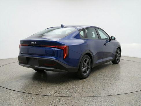 Used 2025 Kia K4 LXS image 9