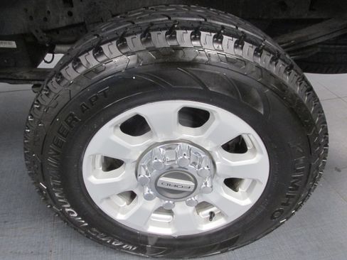 Used 2023 Ford F250 XLT w/ Snow Plow Prep Package image 12