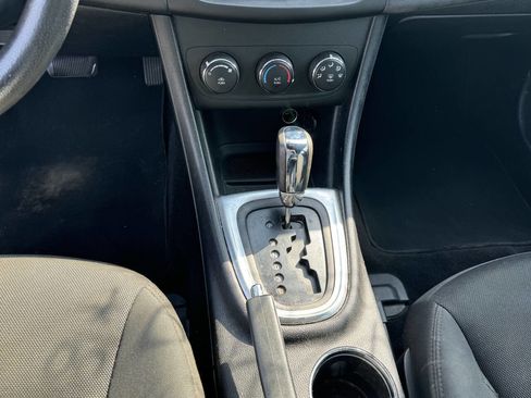 Used 2011 Dodge Avenger Express image 14