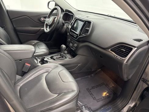 Used 2019 Jeep Cherokee Limited w/ Technology Group image 25