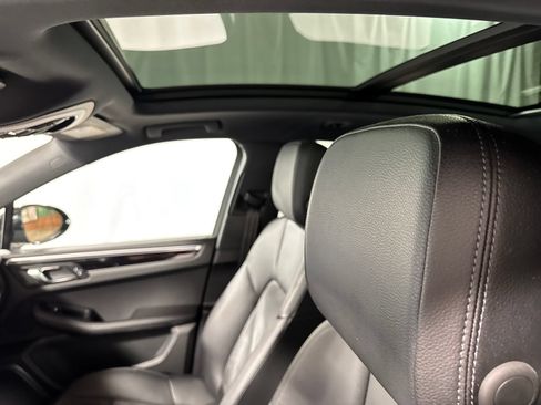 Used 2019 Porsche Macan AWD/4WD image 26