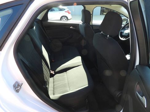Used 2016 Ford Focus SE FWD image 25