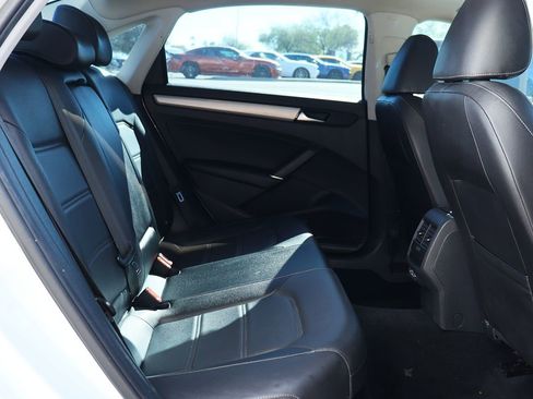 Used 2022 Volkswagen Passat 2.0T SE image 27