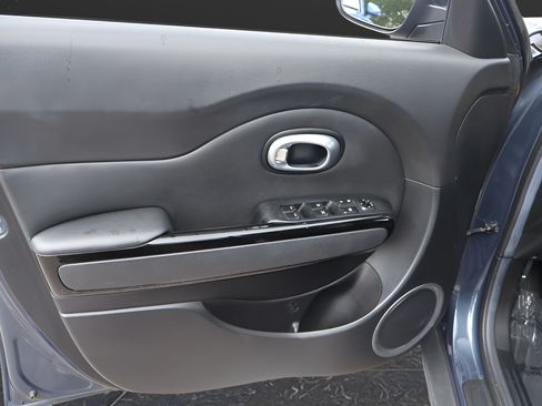 Used 2016 Kia Soul ! FWD image 10