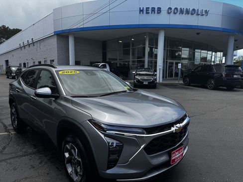 Used 2026 Chevrolet Trax LT w/ Driver Confidence Package FWD image 1
