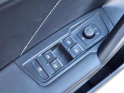 New 2024 Volkswagen Tiguan SE image 17