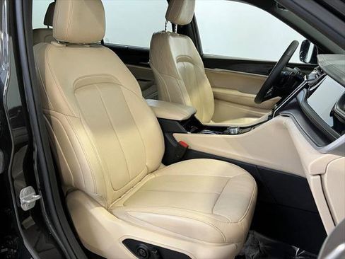 Certified 2023 Jeep Grand Cherokee L Limited w/ Luxury Tech Group II image 15