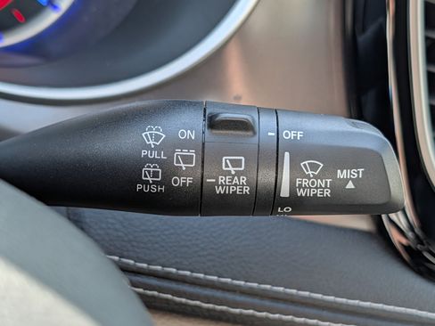 Used 2023 Chrysler Pacifica Touring-L FWD image 32