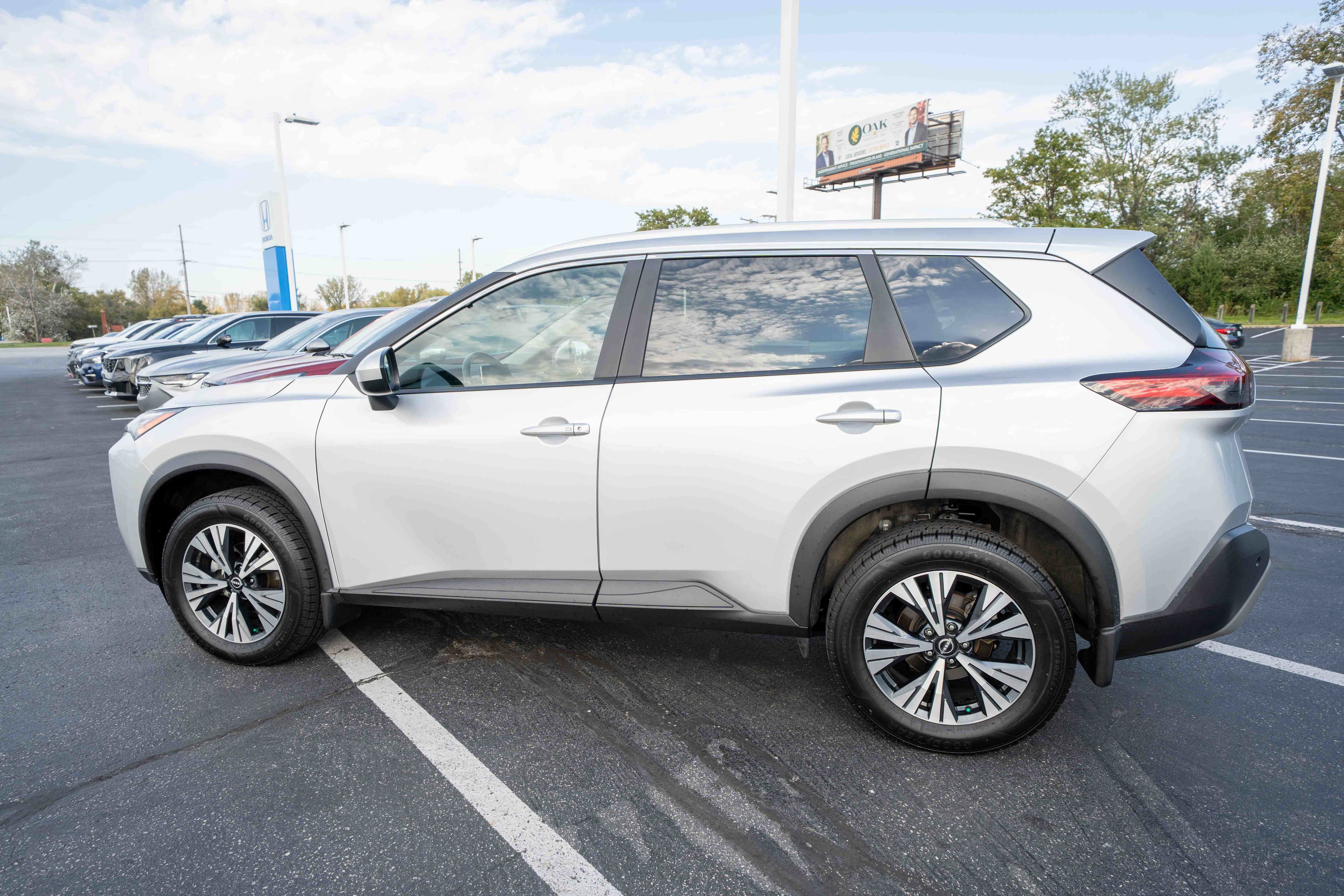 Used 2023 Nissan Rogue SV w/ SV Premium B Package AWD/4WD image 4