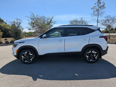 Certified 2025 Kia Seltos EX w/ EX Sunroof Package image 8