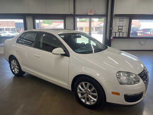 Used 2010 Volkswagen Jetta Limited Edition FWD image 18