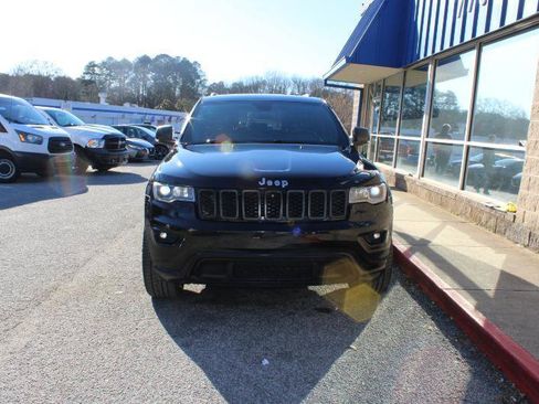 Used 2020 Jeep Grand Cherokee Limited w/ Luxury Group II image 2