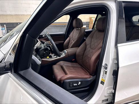Used 2023 BMW X5 xDrive40i w/ Premium Package AWD/4WD image 27