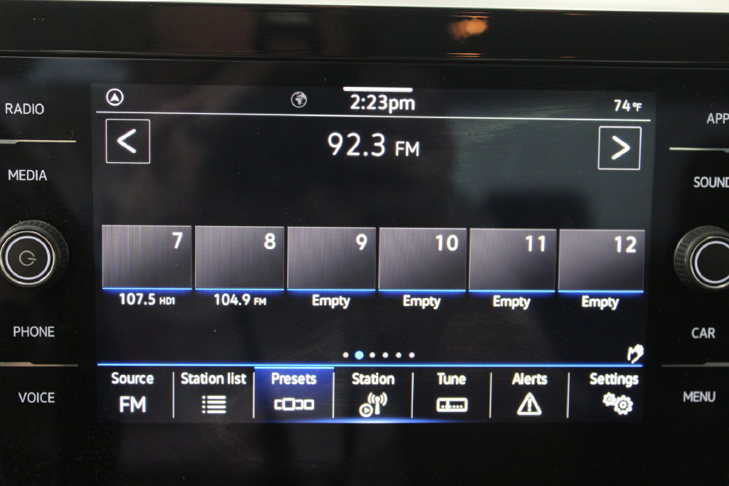 Used 2025 Volkswagen Jetta SE FWD image 32