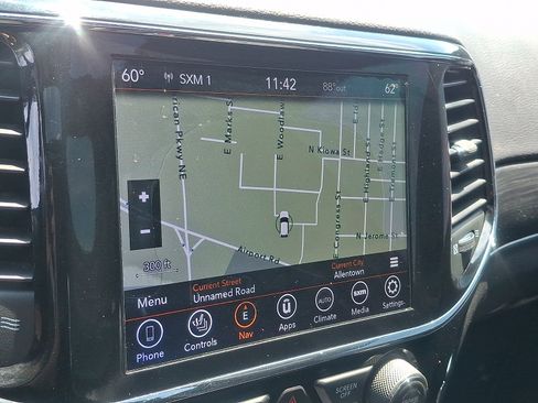 Used 2019 Jeep Grand Cherokee Limited AWD/4WD image 18