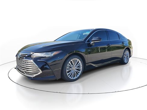 Used 2022 Toyota Avalon Limited FWD image 3