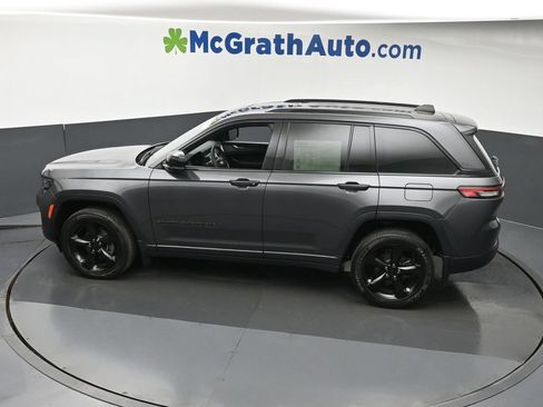 Used 2023 Jeep Grand Cherokee Altitude AWD/4WD image 26