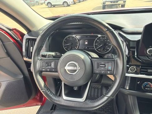 Used 2022 Nissan Pathfinder SV w/ SV Premium Package AWD/4WD image 15