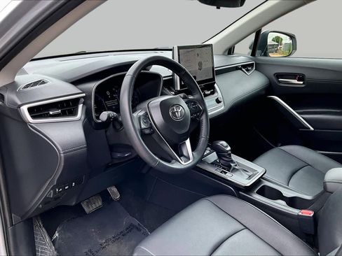 Used 2026 Toyota Corolla Cross XLE FWD image 16
