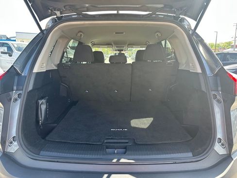Used 2023 Nissan Rogue S AWD/4WD image 11