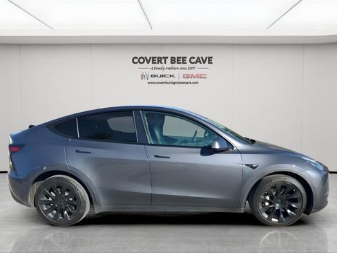 Used 2021 Tesla Model Y Long Range image 11