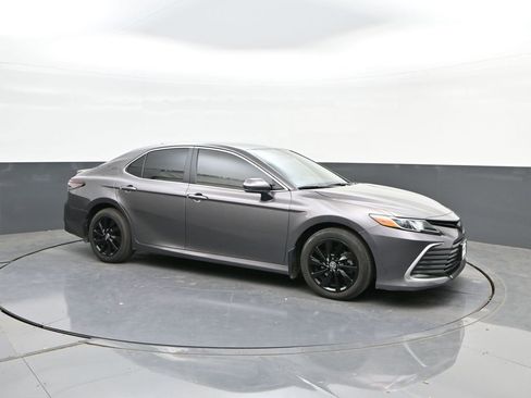 Used 2022 Toyota Camry LE image 17