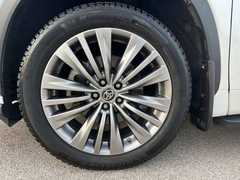 Used 2021 Toyota Highlander Platinum FWD image 13