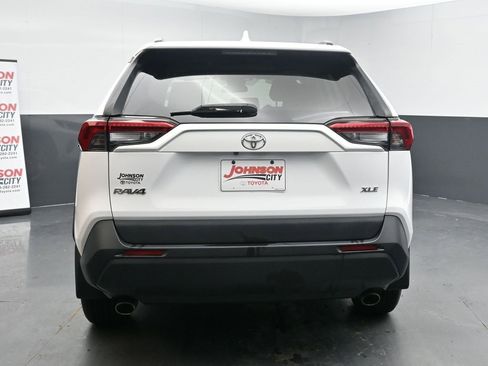 Used 2019 Toyota RAV4 XLE w/ Carpet Mat Package image 7