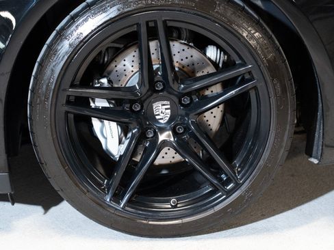 Certified 2018 Porsche 911 Targa 4 AWD/4WD image 11