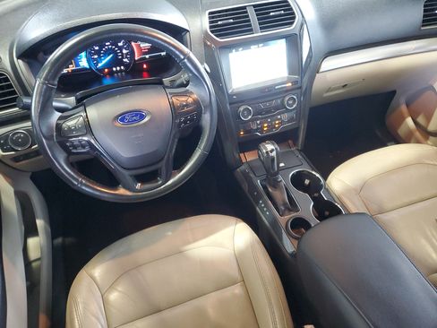 Used 2018 Ford Explorer XLT w/ Equipment Group 202A FWD image 12