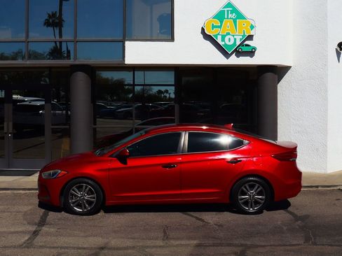 Used 2017 Hyundai Elantra SE image 8