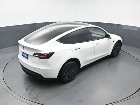 Used 2021 Tesla Model Y Long Range image 40