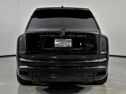 Used 2022 Rolls-Royce Cullinan w/ Dark Exterior Package image 11