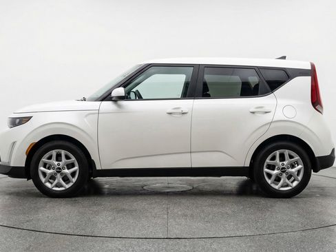 Used 2025 Kia Soul LX w/ LX Technology Package image 5