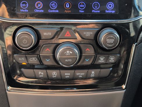 Used 2020 Jeep Grand Cherokee Altitude RWD image 21