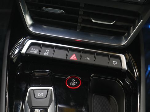 Used 2023 Audi e-tron GT Premium Plus image 17