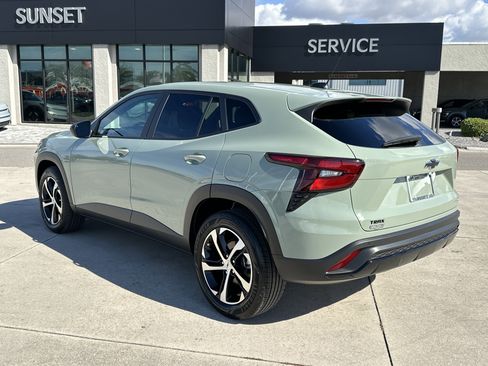 Used 2024 Chevrolet Trax RS w/ Sunroof Package image 7