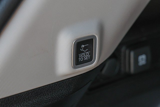 Used 2022 Jeep Grand Cherokee Limited RWD image 34