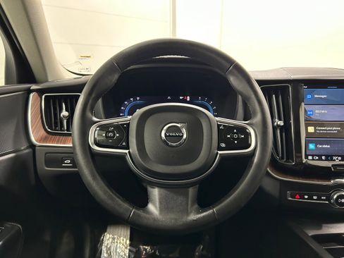 Used 2023 Volvo XC60 B5 Plus image 10