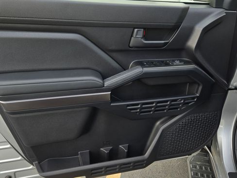Certified 2025 Toyota 4Runner SR5 AWD/4WD image 9