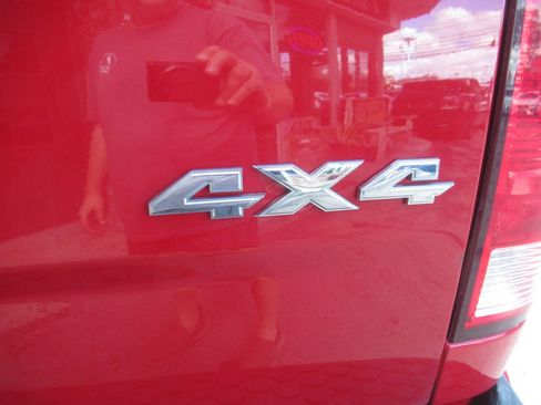 Used 2016 RAM 2500 Tradesman w/ Chrome Appearance Group AWD/4WD image 12