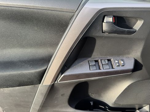 Used 2016 Toyota RAV4 LE image 9