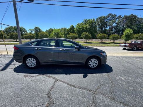 Used 2019 Ford Fusion S FWD image 2