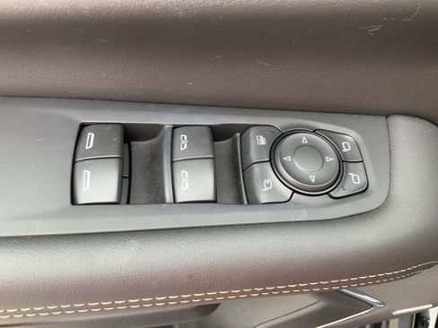 Used 2025 GMC Yukon Elevation w/ Elevation Premium Package image 24