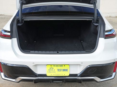Used 2023 BMW i7 xDrive60 w/ Executive Package 2 AWD/4WD image 10