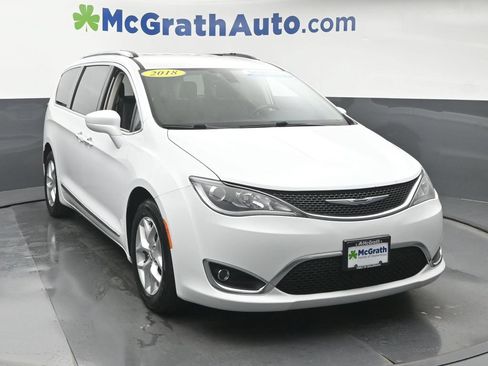Used 2018 Chrysler Pacifica Touring-L Plus w/ Tire & Wheel Group FWD image 5
